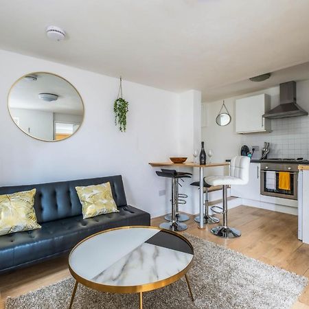 Cosy Flat In Free Parking Area, Next To Bus Stop Hove Exterior foto